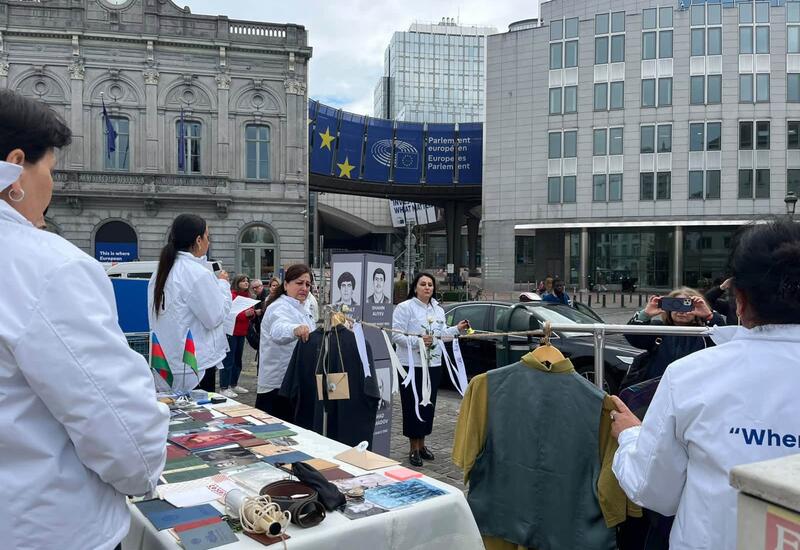 Azərbaycanlı itkin ailələri Avropa Parlamenti qarşısında etiraz aksiyası keçirib