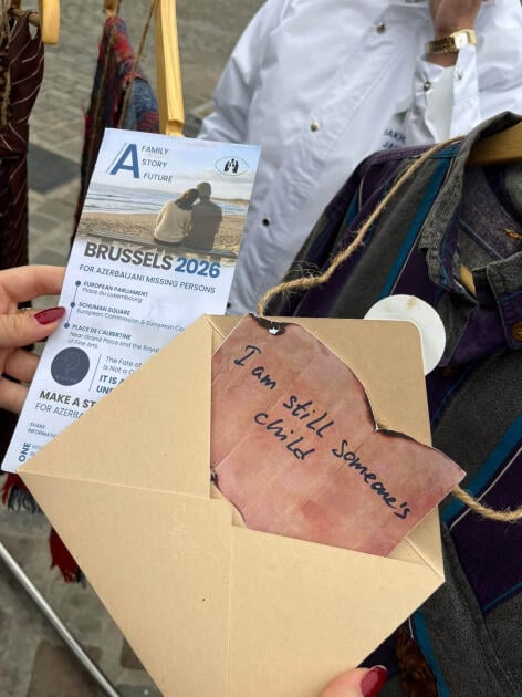 Семьи пропавших без вести азербайджанцев провели акцию протеста перед Европарламентом