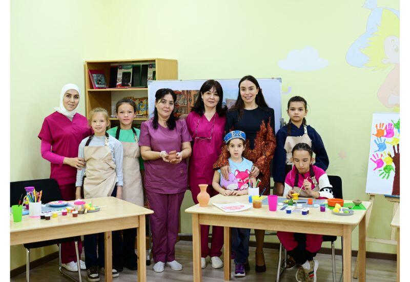 Leyla Əliyeva Səmərqənddə xüsusi qayğıya ehtiyacı olan uşaqlar üçün yaradılan mərkəzlərin fəaliyyəti ilə tanış olub