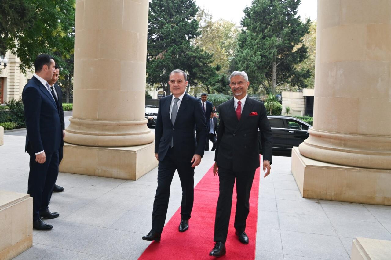 XİN Caişankarın Bakıya səfəri barədə məlumat yaydı