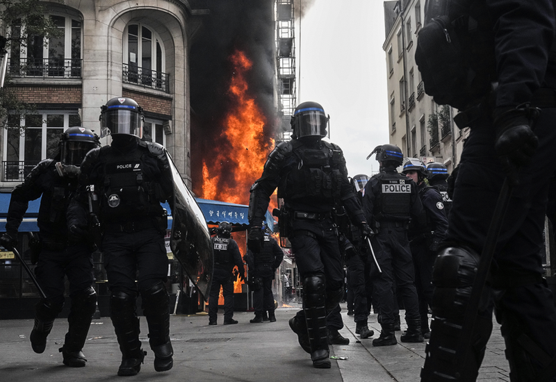 Франция направит 70 тысяч полицейских на охрану протестов