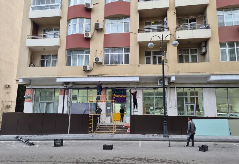 Bakıda səkini zəbt edən qanunsuz konstruksiya söküldü