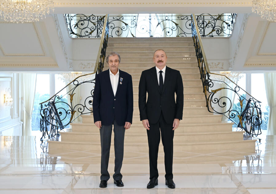 Prezident İlham Əliyev Fərhad Xəlilova “İstiqlal” ordenini təqdim edib