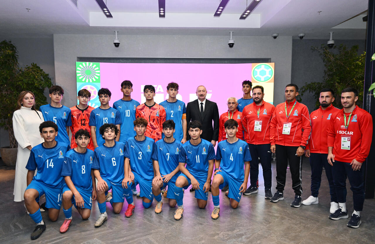 Prezident İlham Əliyev, Birinci xanım Mehriban Əliyeva FIFA U-15 dünya çempionatının və festivalının açılış mərasimini izləyirlər