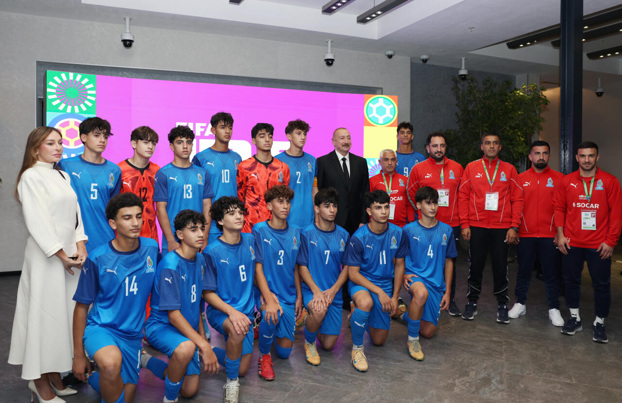 Prezident İlham Əliyev, Birinci xanım Mehriban Əliyeva FIFA U-15 dünya çempionatının və festivalının açılış mərasimini izləyirlər