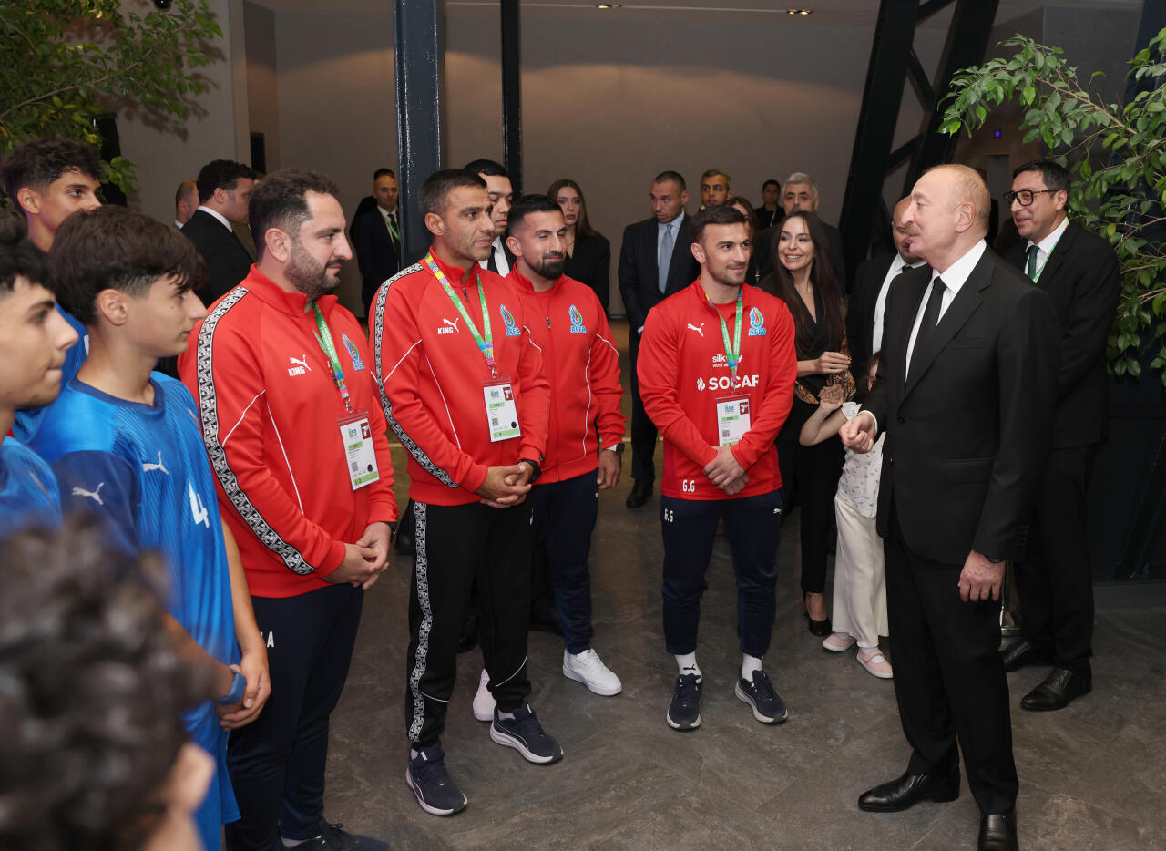 Prezident İlham Əliyev, Birinci xanım Mehriban Əliyeva FIFA U-15 dünya çempionatının və festivalının açılış mərasimini izləyirlər