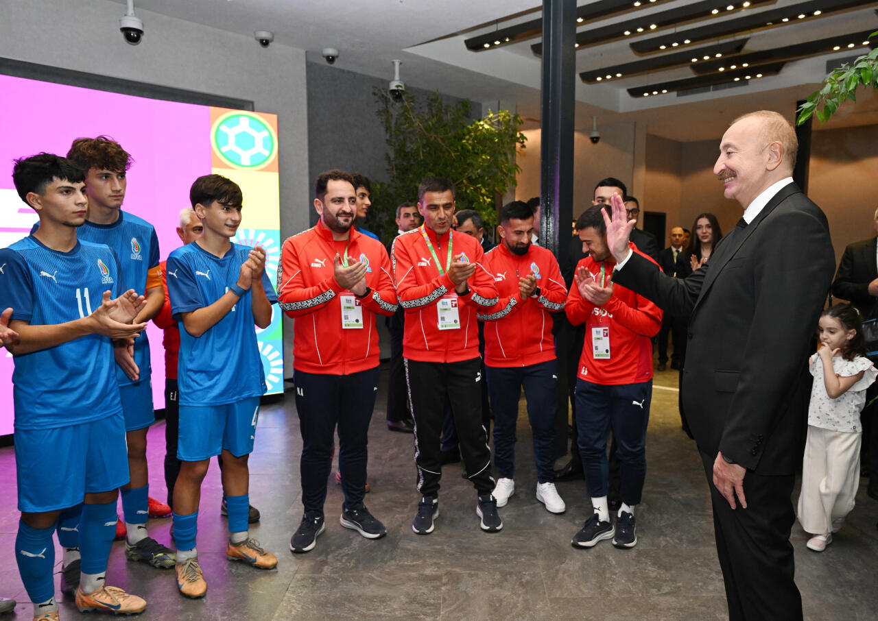 Prezident İlham Əliyev, Birinci xanım Mehriban Əliyeva FIFA U-15 dünya çempionatının və festivalının açılış mərasimini izləyirlər