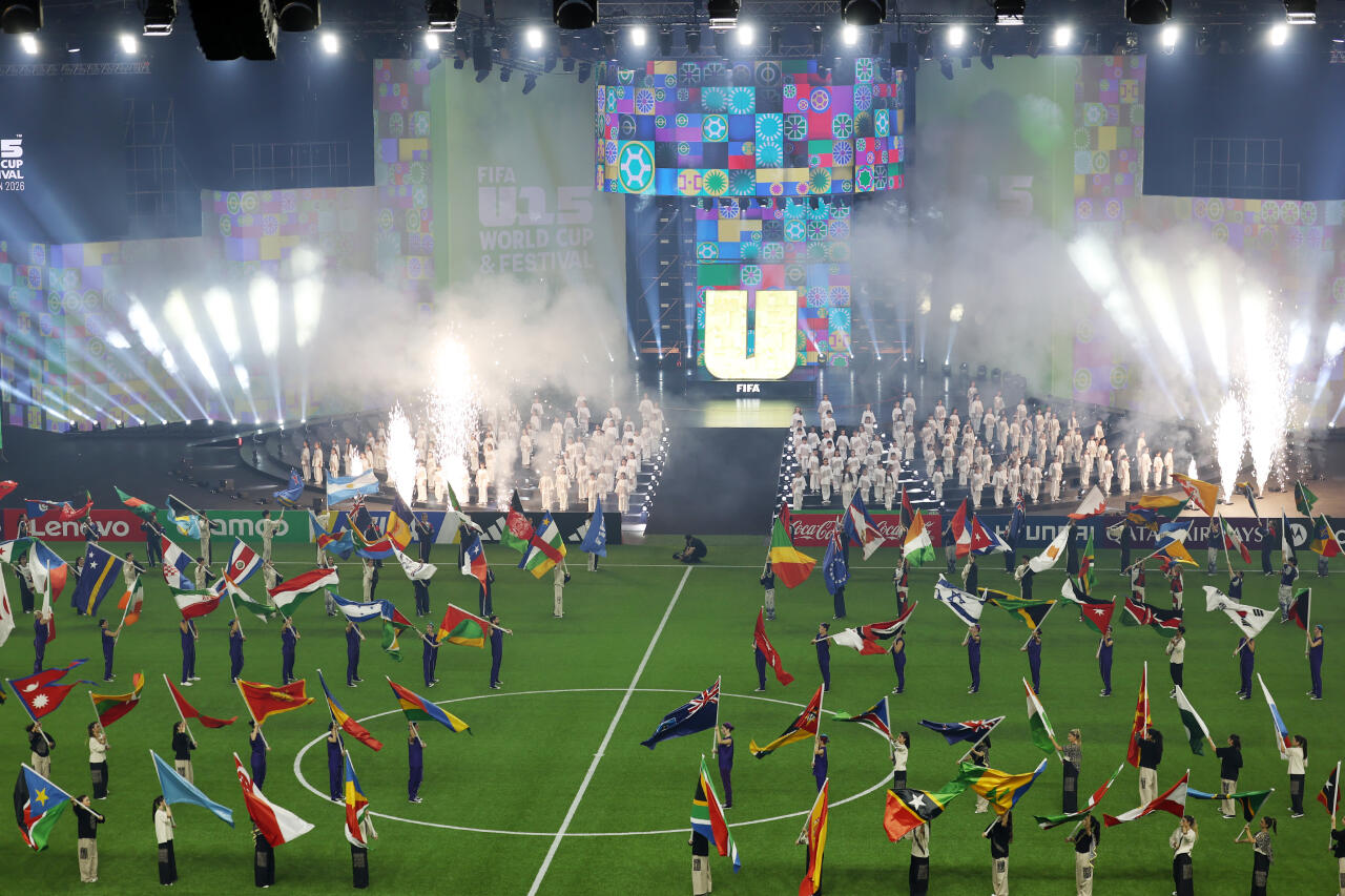 Prezident İlham Əliyev, Birinci xanım Mehriban Əliyeva FIFA U-15 dünya çempionatının və festivalının açılış mərasimini izləyirlər