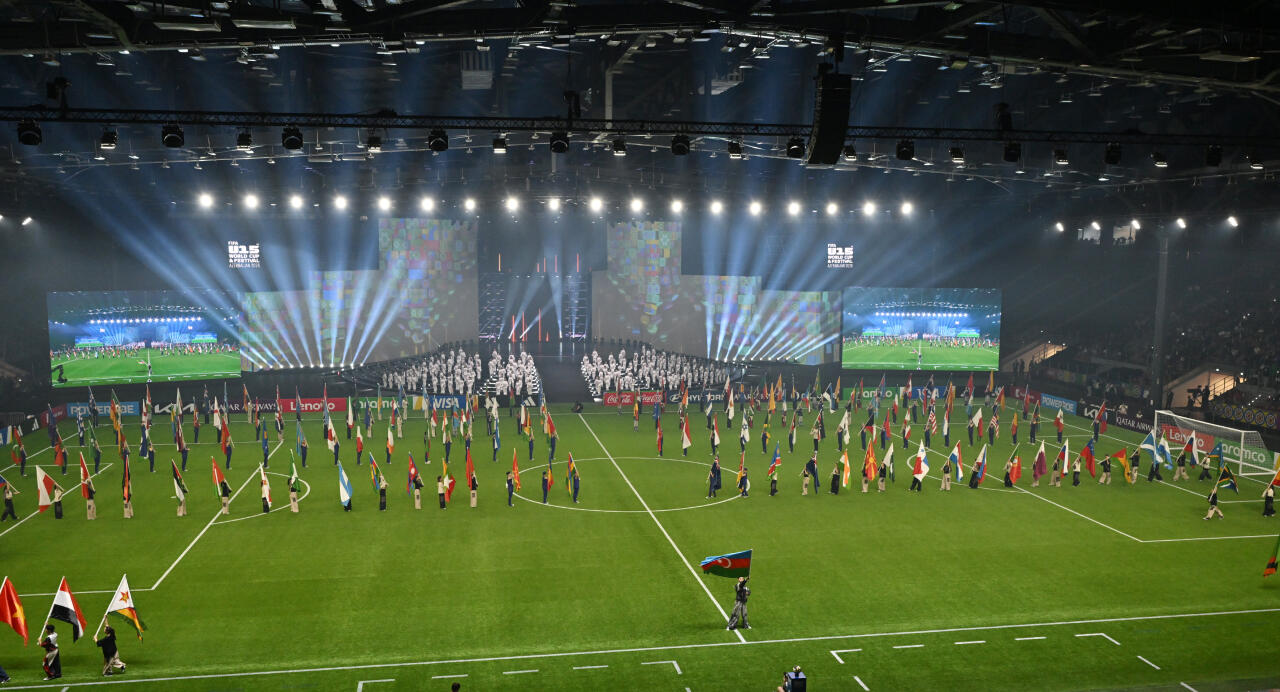 Prezident İlham Əliyev, Birinci xanım Mehriban Əliyeva FIFA U-15 dünya çempionatının və festivalının açılış mərasimini izləyirlər