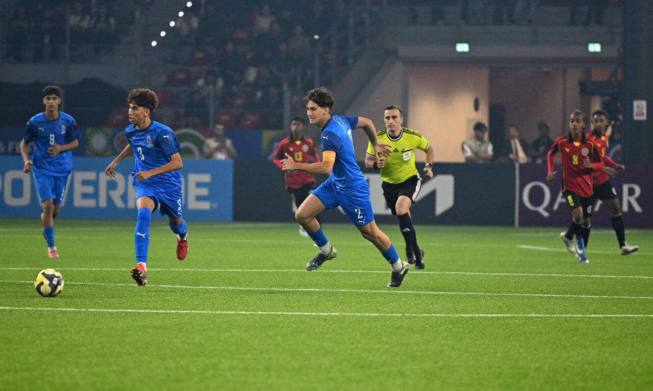 Prezident İlham Əliyev, Birinci xanım Mehriban Əliyeva FIFA U-15 dünya çempionatının və festivalının açılış mərasimini izləyirlər