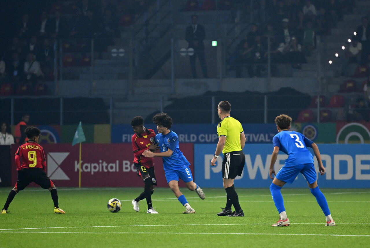 Prezident İlham Əliyev, Birinci xanım Mehriban Əliyeva FIFA U-15 dünya çempionatının və festivalının açılış mərasimini izləyirlər
