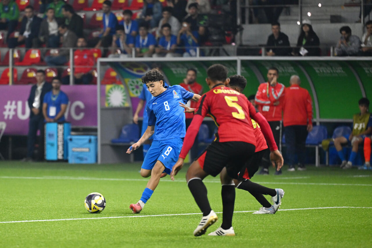 Prezident İlham Əliyev, Birinci xanım Mehriban Əliyeva FIFA U-15 dünya çempionatının və festivalının açılış mərasimini izləyirlər
