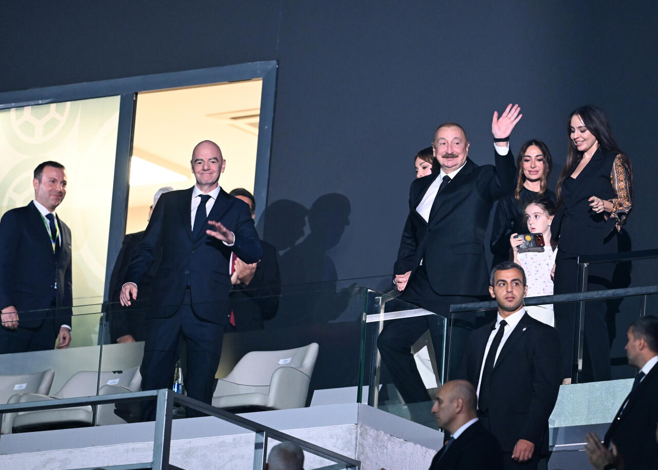 Prezident İlham Əliyev, Birinci xanım Mehriban Əliyeva FIFA U-15 dünya çempionatının və festivalının açılış mərasimini izləyirlər