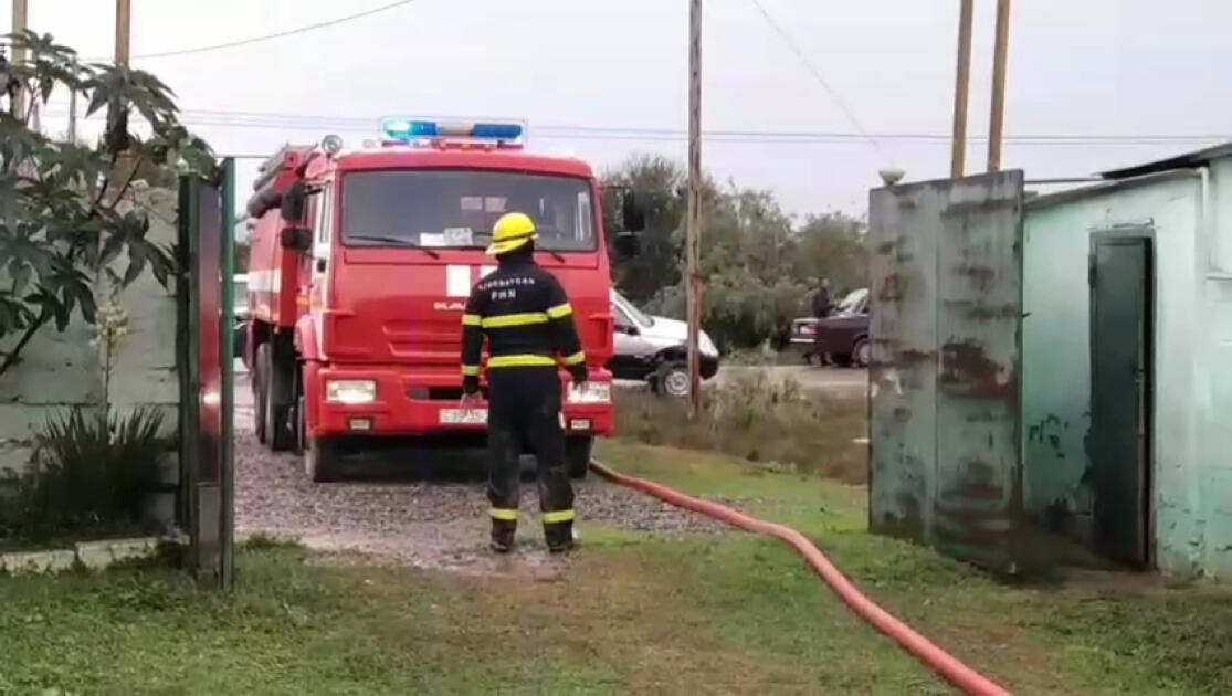 Salyanda fərdi yaşayış evinə ildırım düşüb