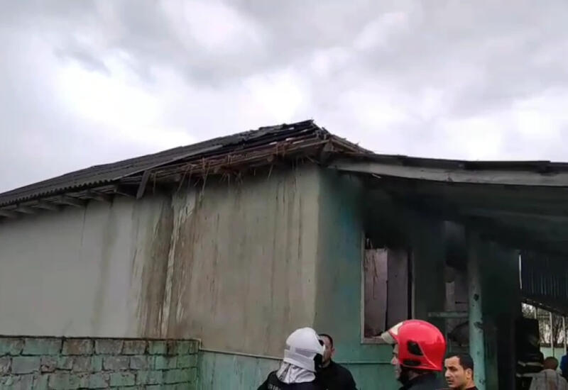 Salyanda fərdi yaşayış evinə ildırım düşüb
