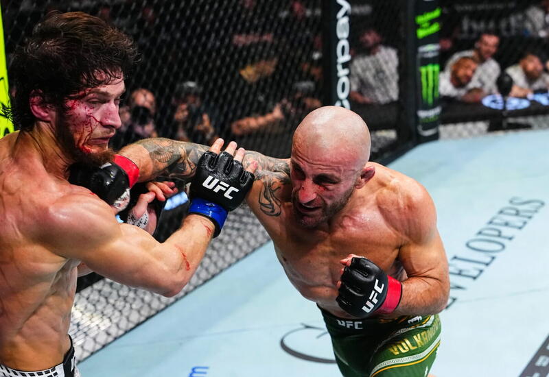 Волкановски защитил чемпионский пояс UFC