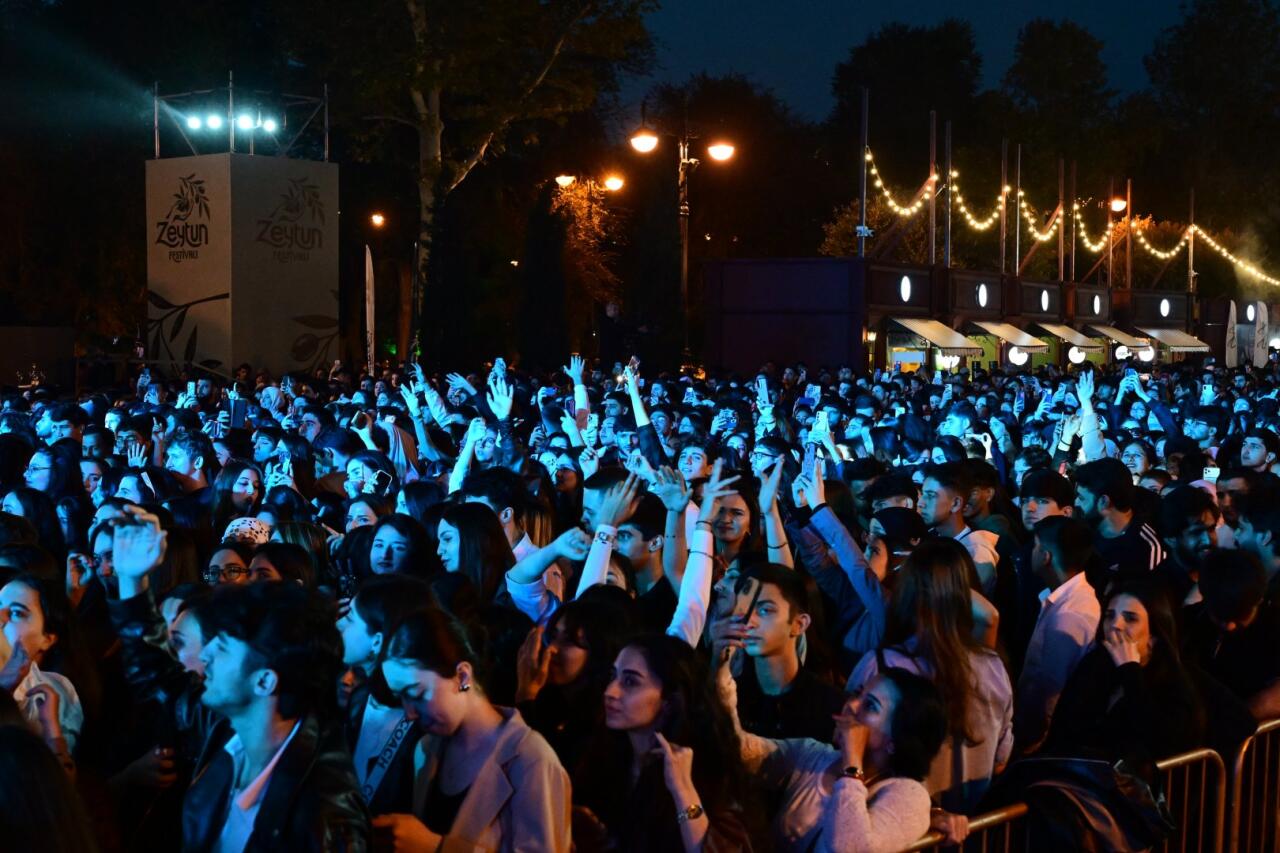 Estrada ulduzları Zeytun Festivalının səhnəsində