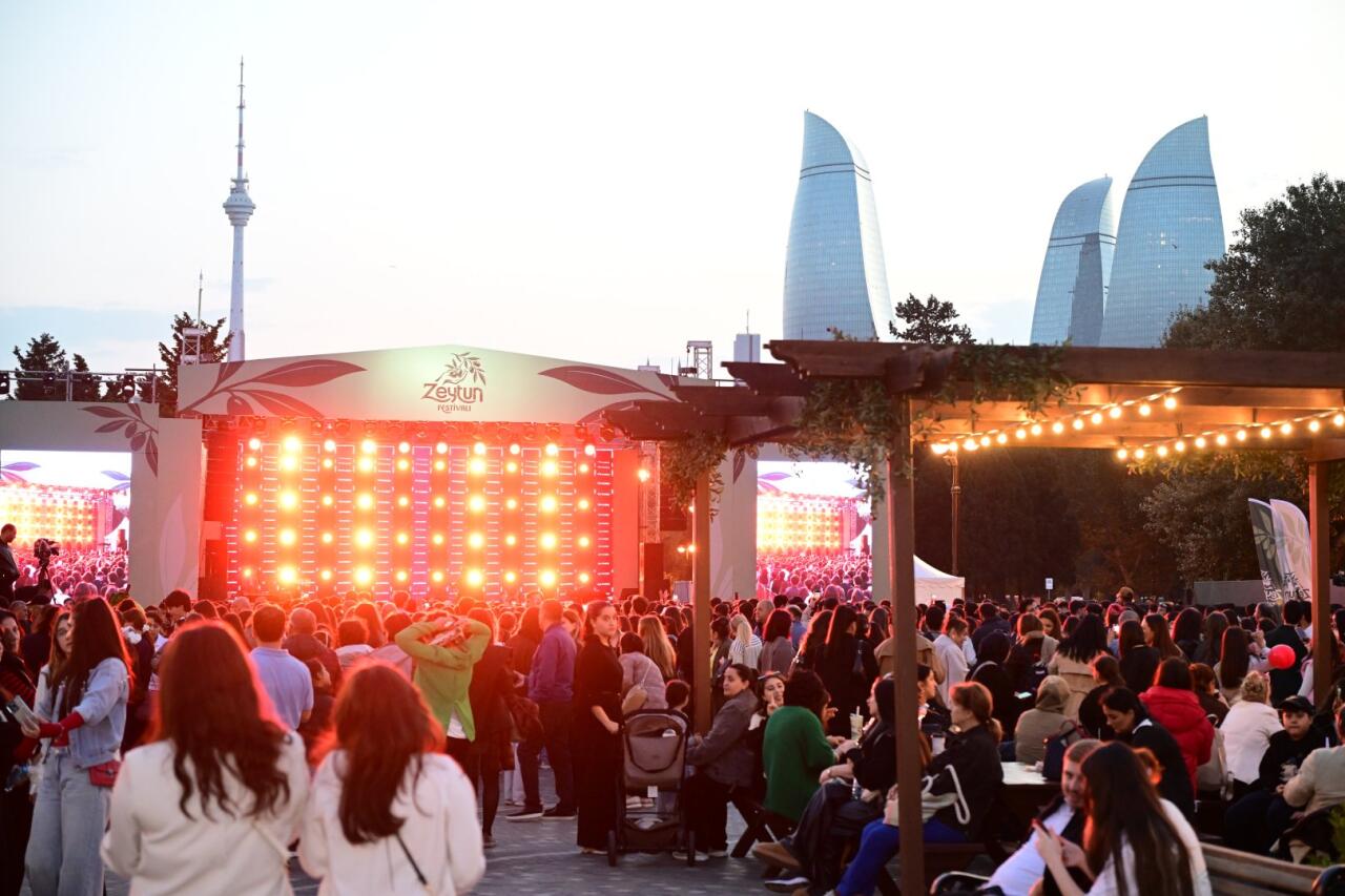 Estrada ulduzları Zeytun Festivalının səhnəsində