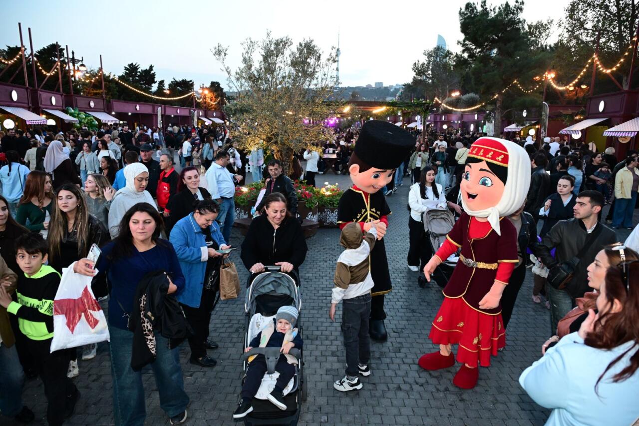Estrada ulduzları Zeytun Festivalının səhnəsində