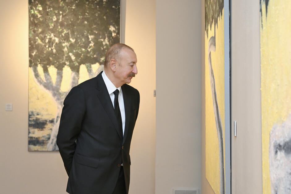 Prezident İlham Əliyev, Birinci xanım Mehriban Əliyeva və ailə üzvləri “Mənim Abşeronum: Üstə gəl” adlı retrospektiv sərgi ilə tanış olublar