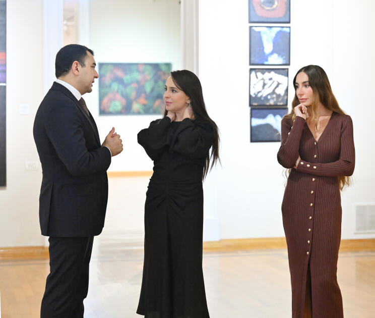 Prezident İlham Əliyev, Birinci xanım Mehriban Əliyeva və ailə üzvləri “Mənim Abşeronum: Üstə gəl” adlı retrospektiv sərgi ilə tanış olublar