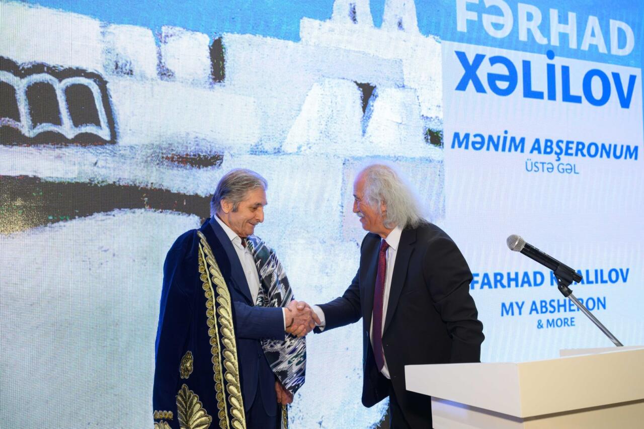 В Баку открылась ретроспективная выставка Фархада Халилова