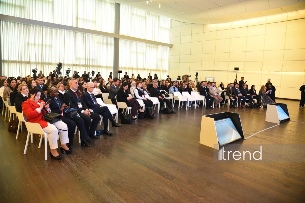 Ümumdünya Mədəniyyətlərarası Dialoq Forumu çərçivəsində “Biznes dialoqu” adlı panel sessiyası keçirilib