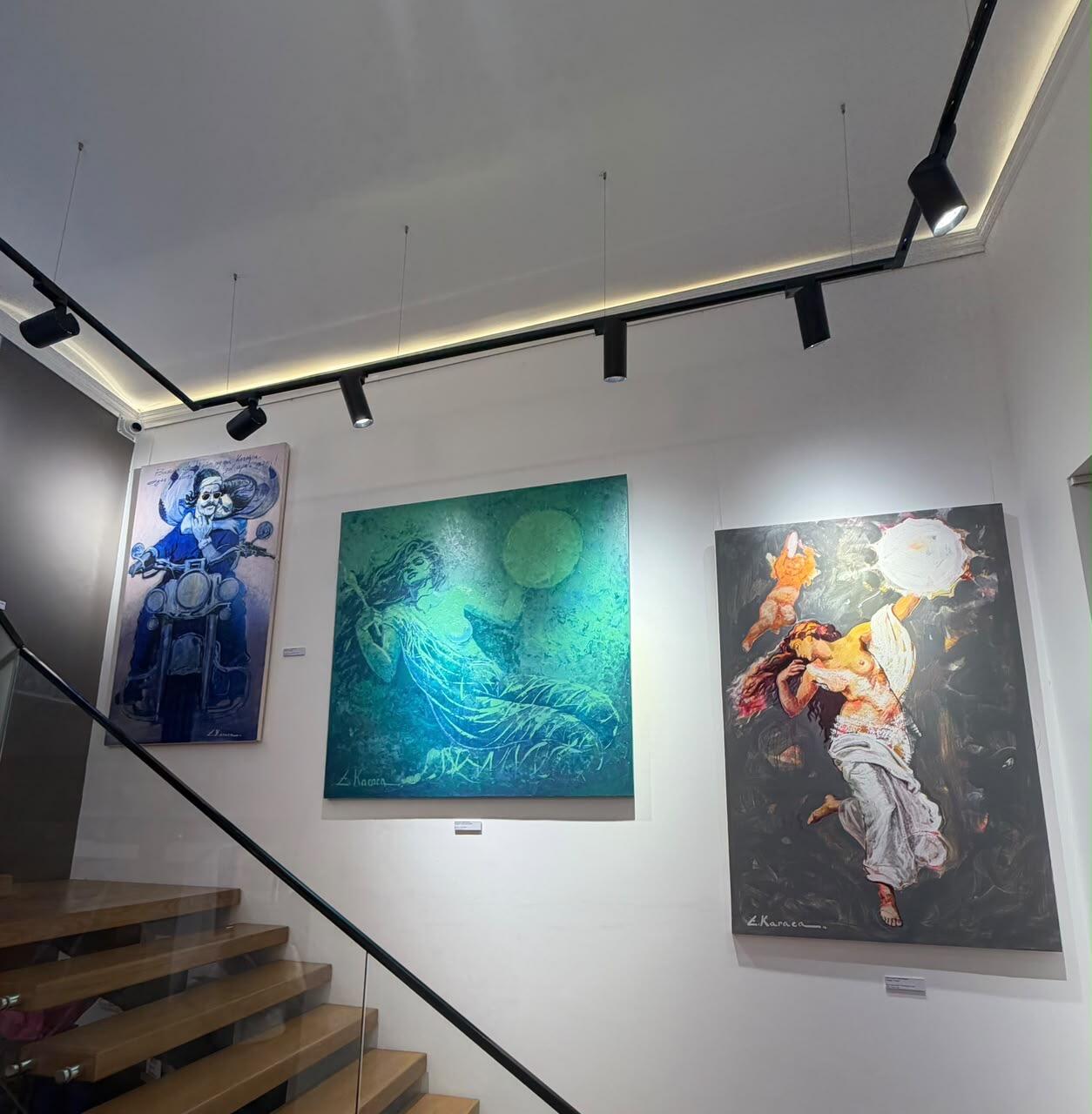 В Buta Gallery открылась выставка "Два взгляда. Один мир", став встречей самобытных творческих миров