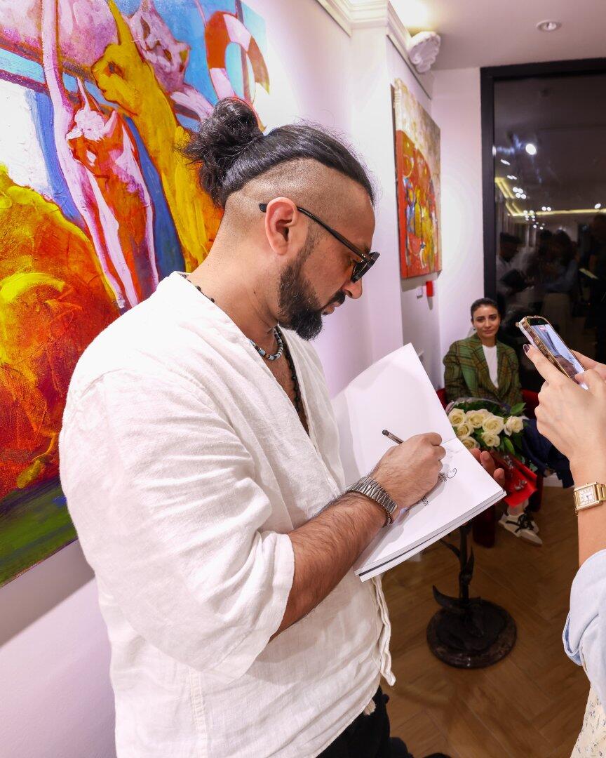 В Buta Gallery открылась выставка "Два взгляда. Один мир", став встречей самобытных творческих миров