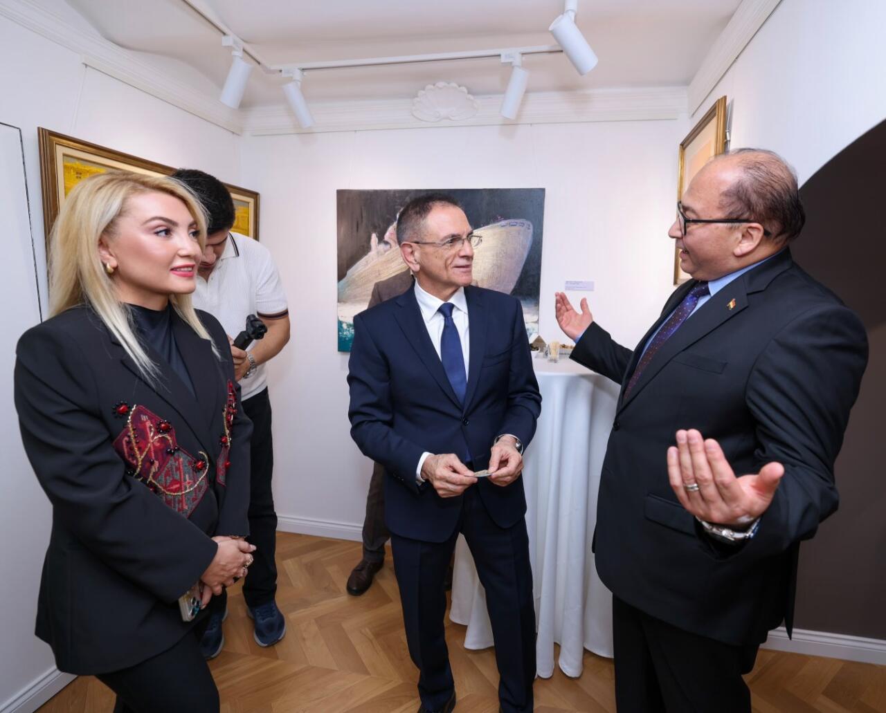 В Buta Gallery открылась выставка "Два взгляда. Один мир", став встречей самобытных творческих миров