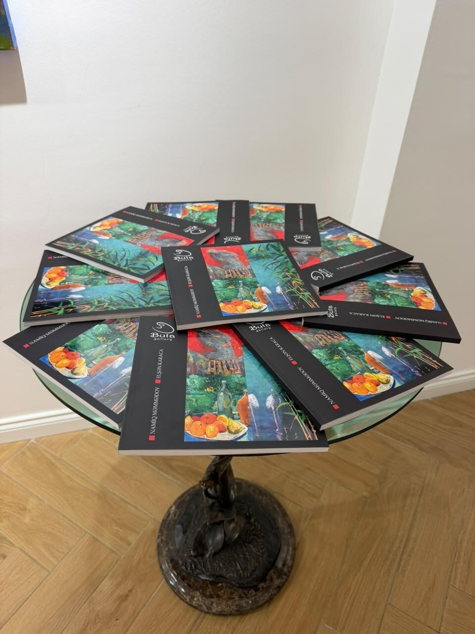 В Buta Gallery открылась выставка "Два взгляда. Один мир", став встречей самобытных творческих миров