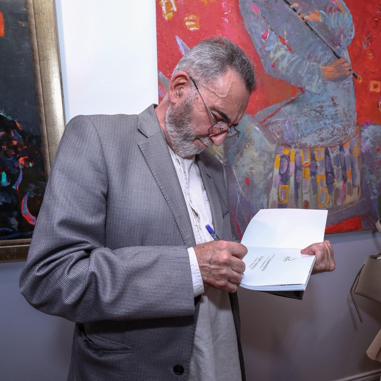 В Buta Gallery открылась выставка "Два взгляда. Один мир", став встречей самобытных творческих миров