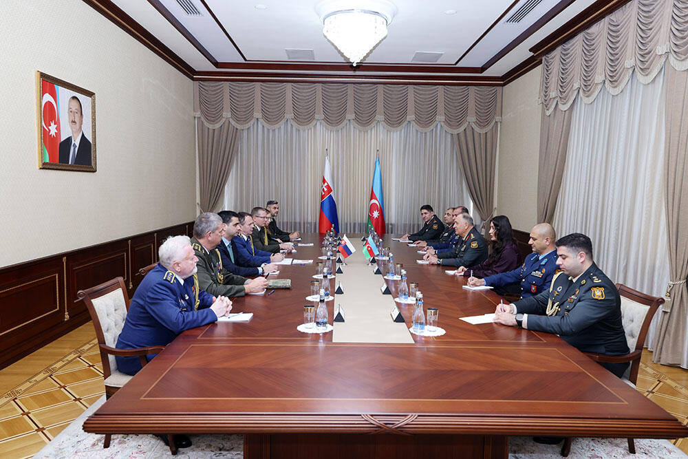 Азербайджан и Словакия обсудили расширение военного сотрудничества