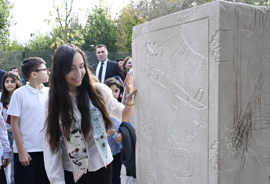 Вице-президент Фонда Гейдара Алиева Лейла Алиева приняла участие в традиционном благотворительном Осеннем фестивале – «Праздник урожая» в Школе АДА