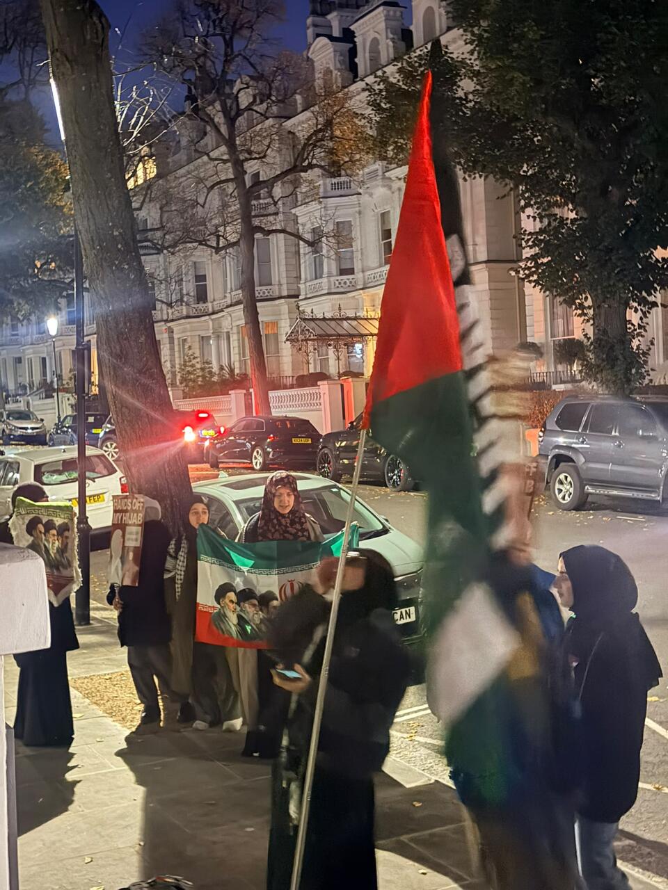 Londonda Azərbaycan səfirliyi qarşısında İran agentlərinin təxribatı