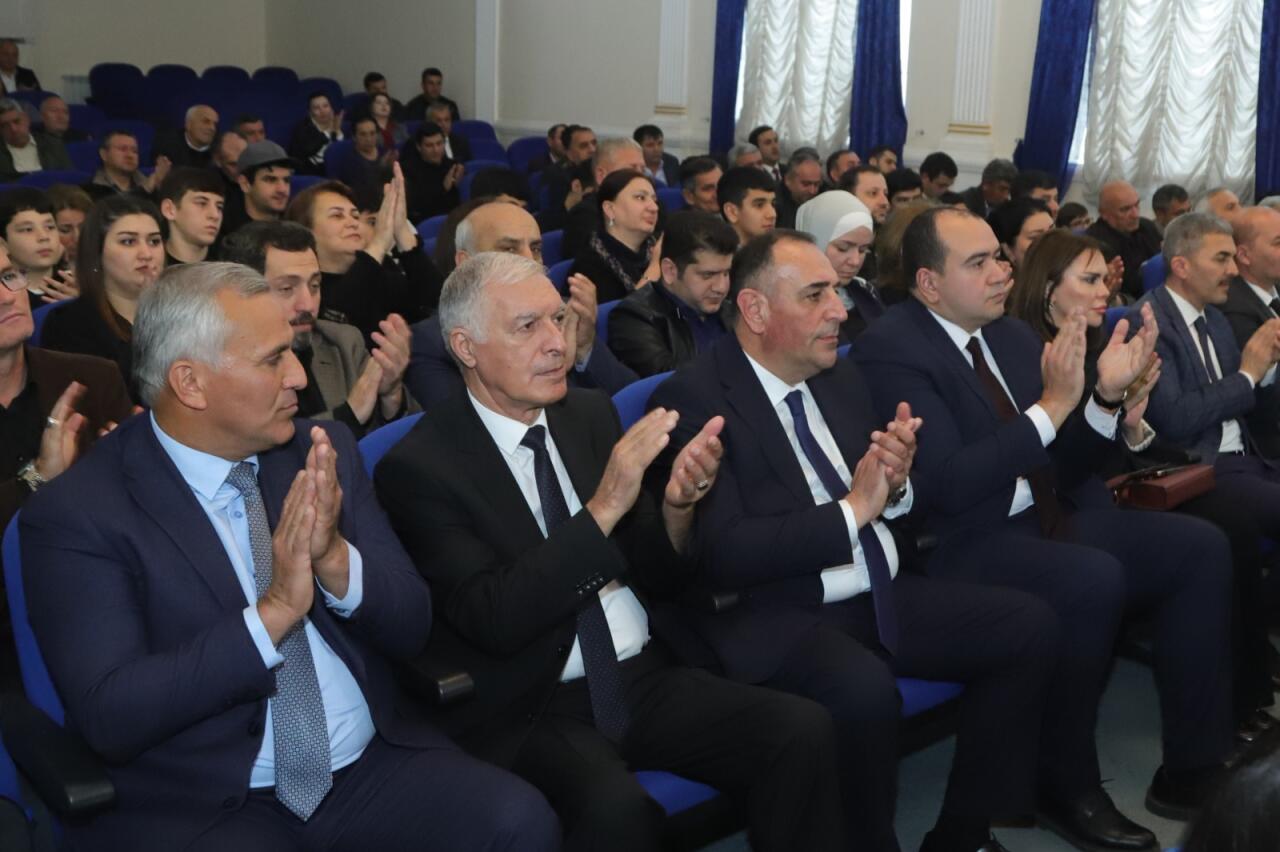 В Хачмазе в рамках проекта "Диалог об искусстве" состоялась встреча с Эльчиным Гашимовым