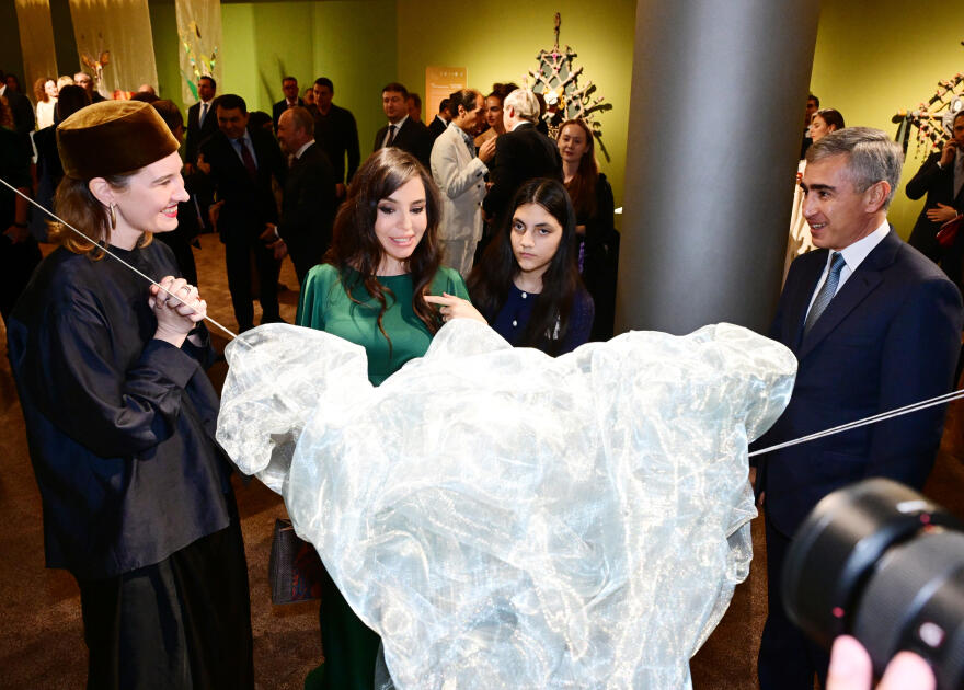 Heydər Əliyev Fondunun vitse-prezidenti Leyla Əliyeva və Alyona Əliyeva “Art Weekend”in rəsmi açılışında iştirak ediblər