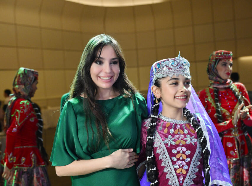 Heydər Əliyev Fondunun vitse-prezidenti Leyla Əliyeva və Alyona Əliyeva “Art Weekend”in rəsmi açılışında iştirak ediblər