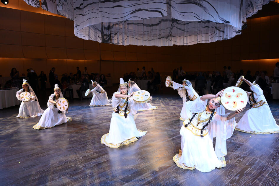 Heydər Əliyev Fondunun vitse-prezidenti Leyla Əliyeva və Alyona Əliyeva “Art Weekend”in rəsmi açılışında iştirak ediblər