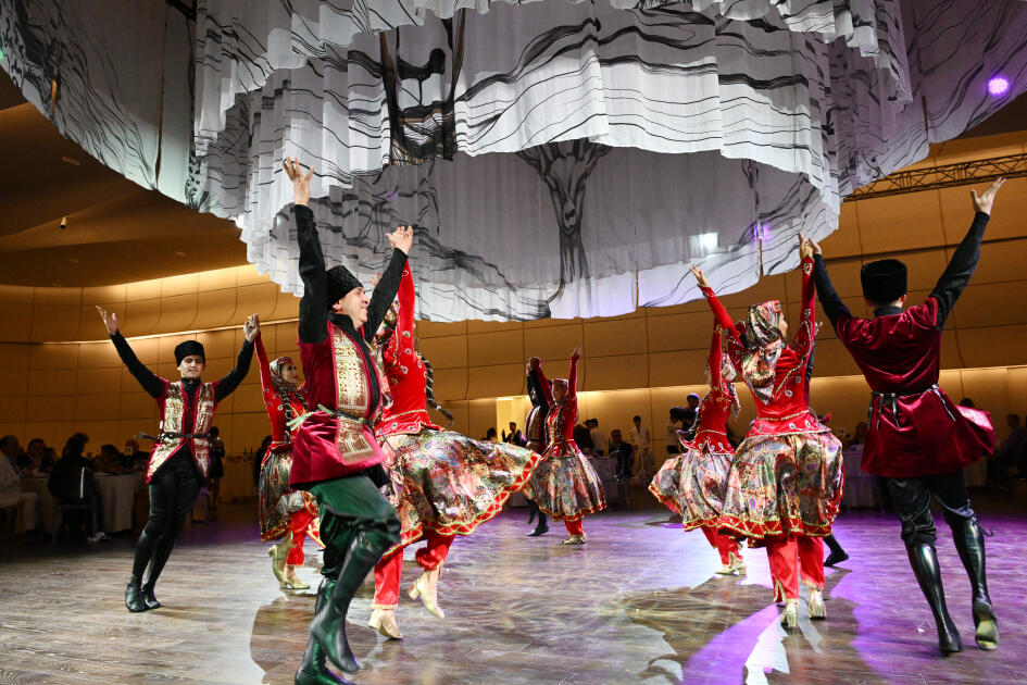 Heydər Əliyev Fondunun vitse-prezidenti Leyla Əliyeva və Alyona Əliyeva “Art Weekend”in rəsmi açılışında iştirak ediblər