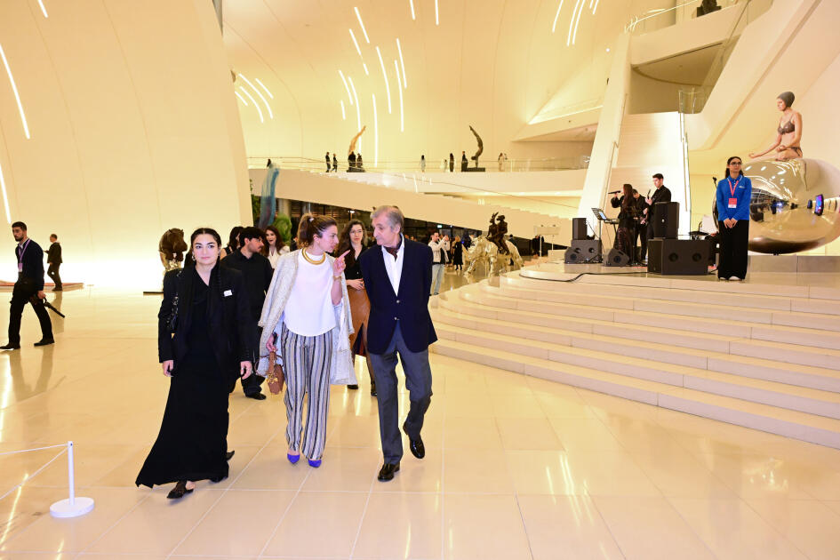 Heydər Əliyev Fondunun vitse-prezidenti Leyla Əliyeva və Alyona Əliyeva “Art Weekend”in rəsmi açılışında iştirak ediblər
