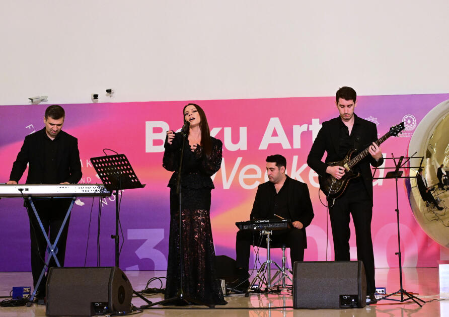 Heydər Əliyev Fondunun vitse-prezidenti Leyla Əliyeva və Alyona Əliyeva “Art Weekend”in rəsmi açılışında iştirak ediblər