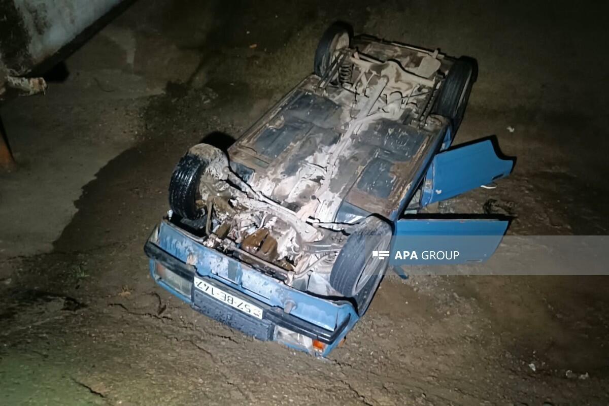 В Товузе автомобиль упал в водный канал, есть пострадавшие