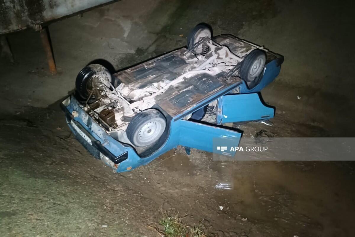 В Товузе автомобиль упал в водный канал, есть пострадавшие
