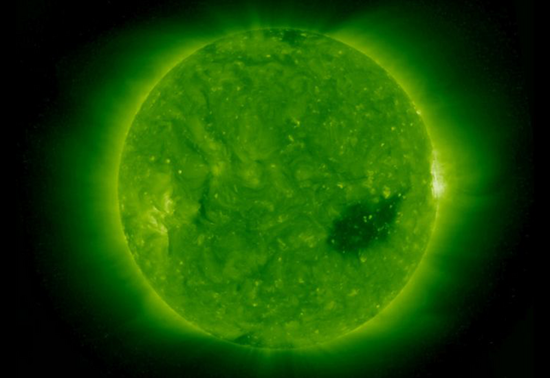 Земля попала в поток плазмы из корональной дыры на Солнце