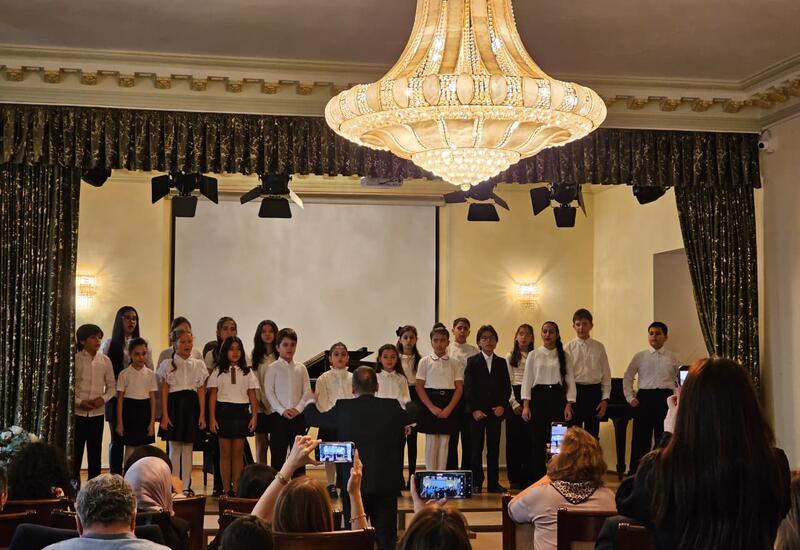 В Баку состоялся концерт детских песен "От пера - к нотам"