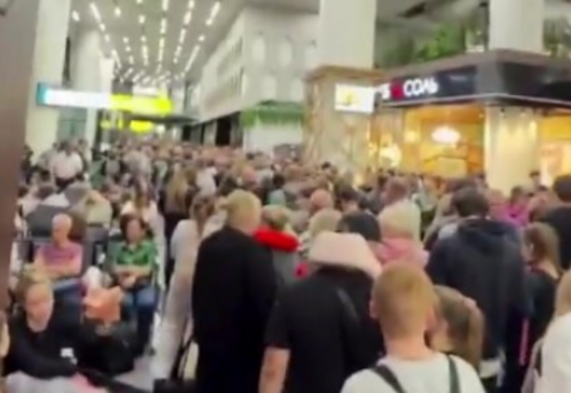 Cкопление пассажиров в московском аэропорту