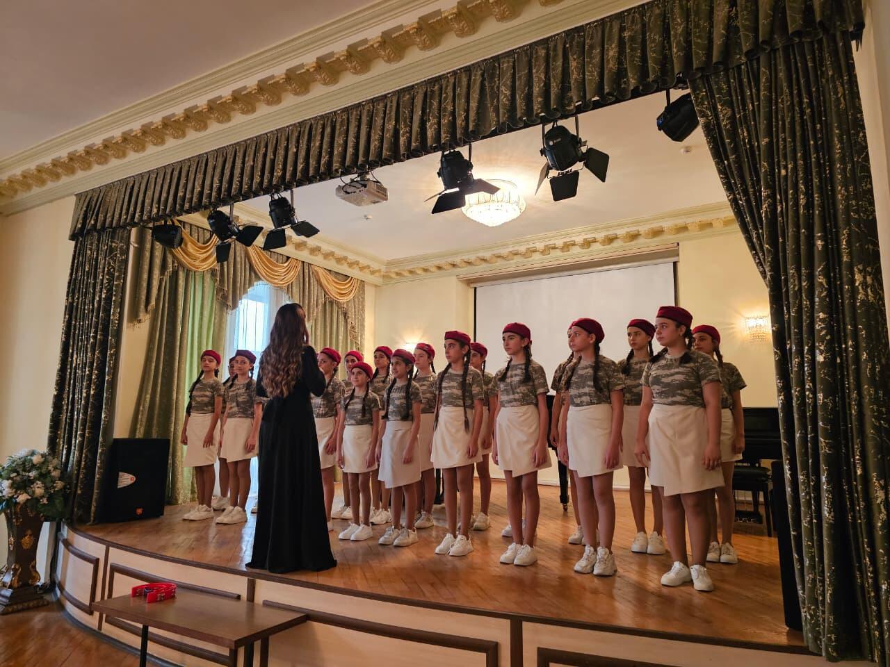 В Баку состоялся концерт детских песен "От пера - к нотам"