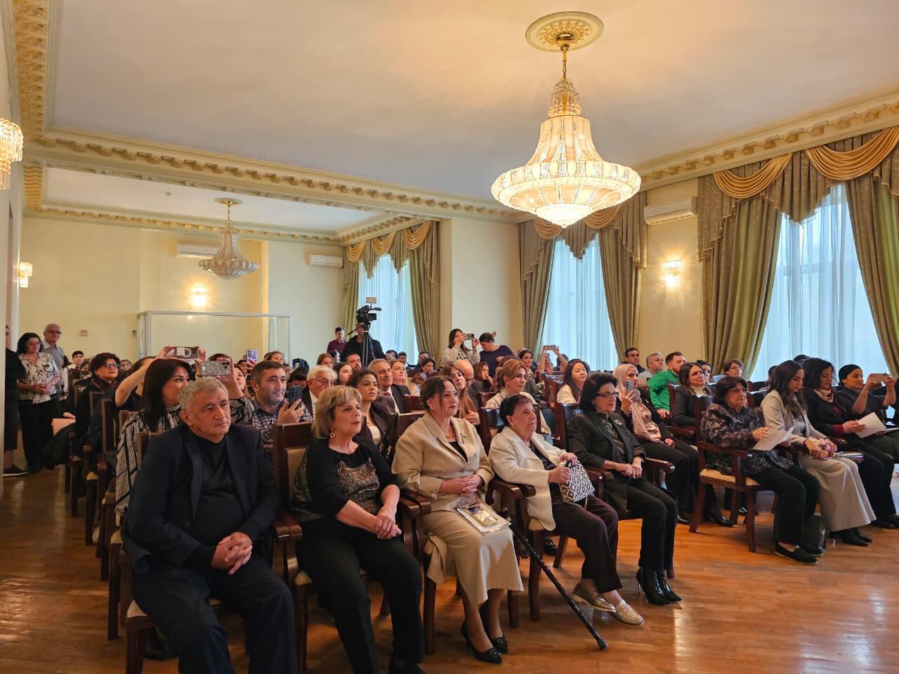 В Баку состоялся концерт детских песен "От пера - к нотам"