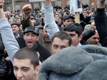 В Армении беспорядки, полиция охотится за активистами